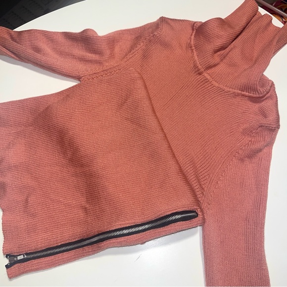 Dusty pink ribbed knit sweater dress with cool zipper details - Picture 5 of 10